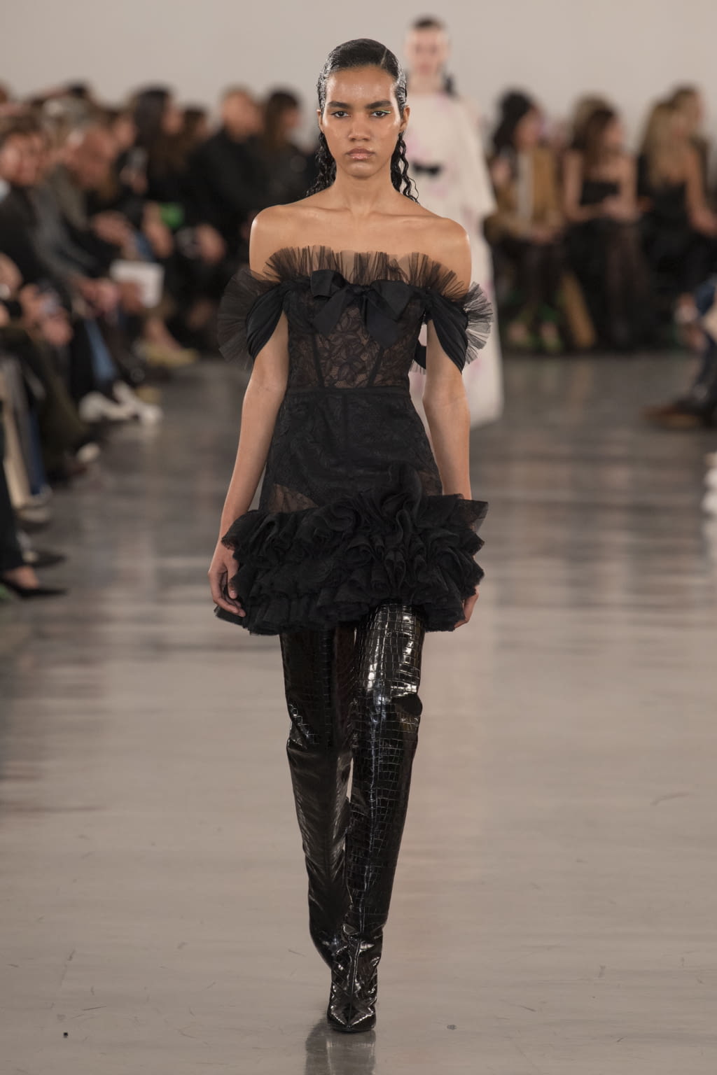 Fashion Week Paris Fall/Winter 2022 look 37 from the Giambattista Valli collection 女装