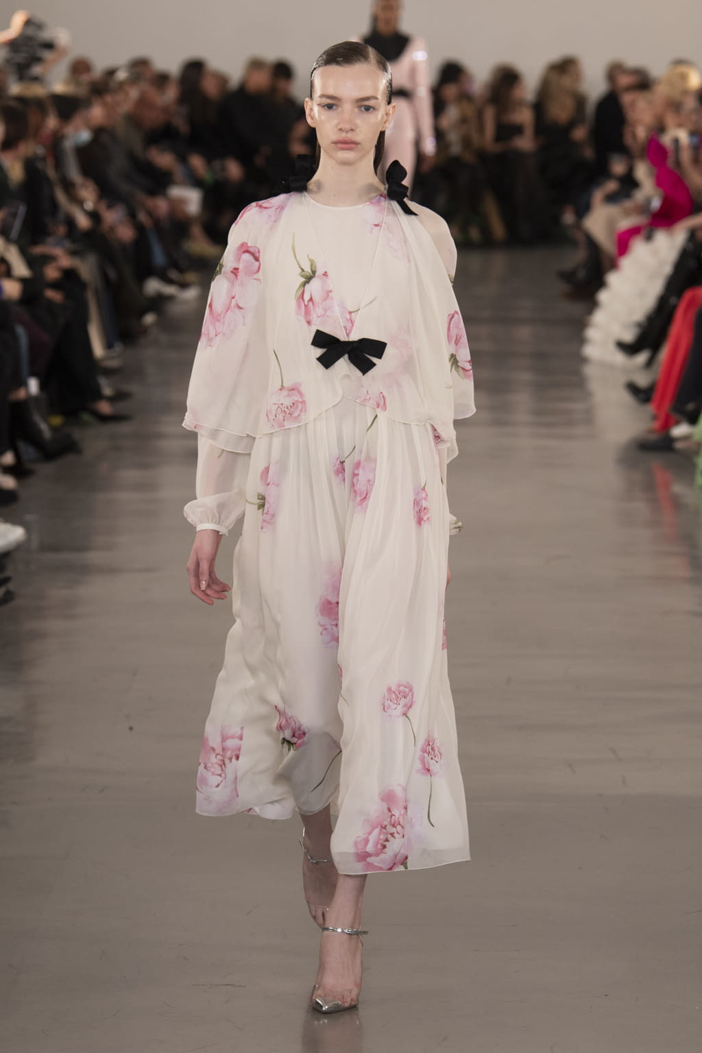 Fashion Week Paris Fall/Winter 2022 look 38 from the Giambattista Valli collection 女装