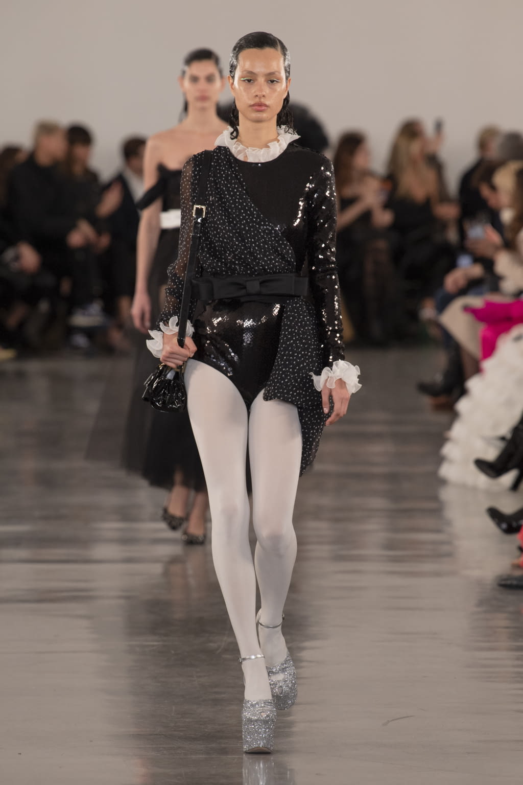 Fashion Week Paris Fall/Winter 2022 look 41 from the Giambattista Valli collection 女装