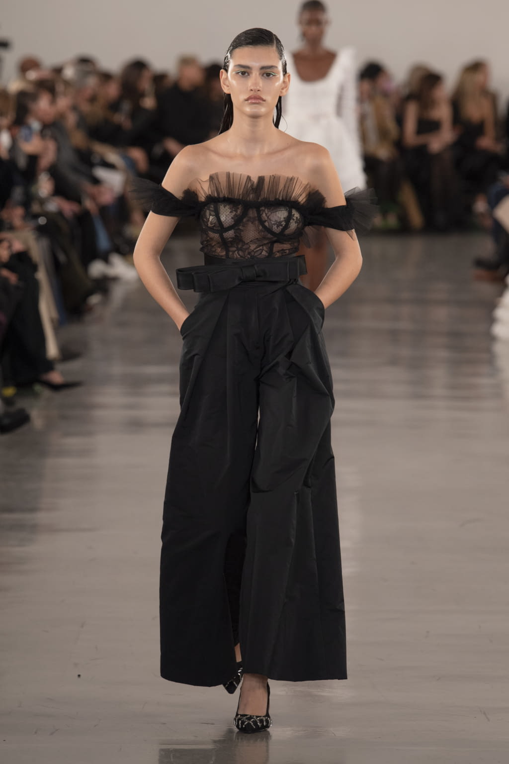 Fashion Week Paris Fall/Winter 2022 look 45 from the Giambattista Valli collection womenswear