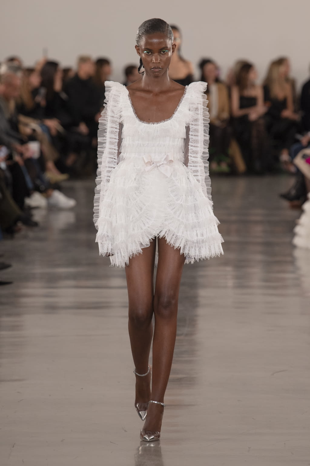 Fashion Week Paris Fall/Winter 2022 look 46 from the Giambattista Valli collection 女装