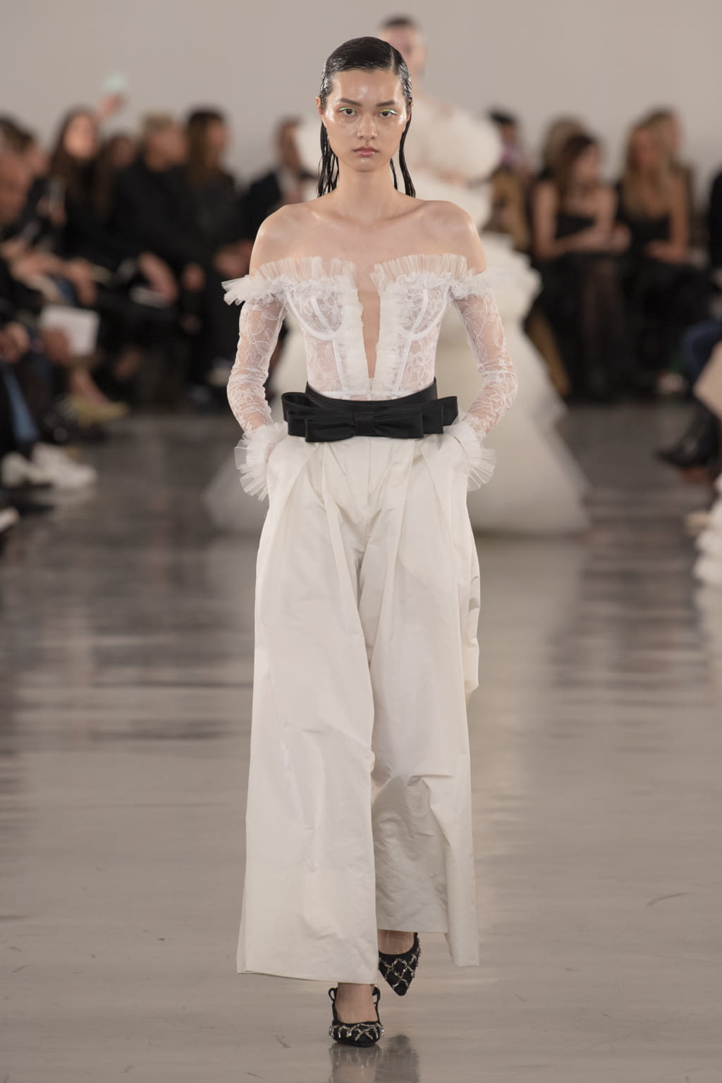 Fashion Week Paris Fall/Winter 2022 look 55 de la collection Giambattista Valli womenswear