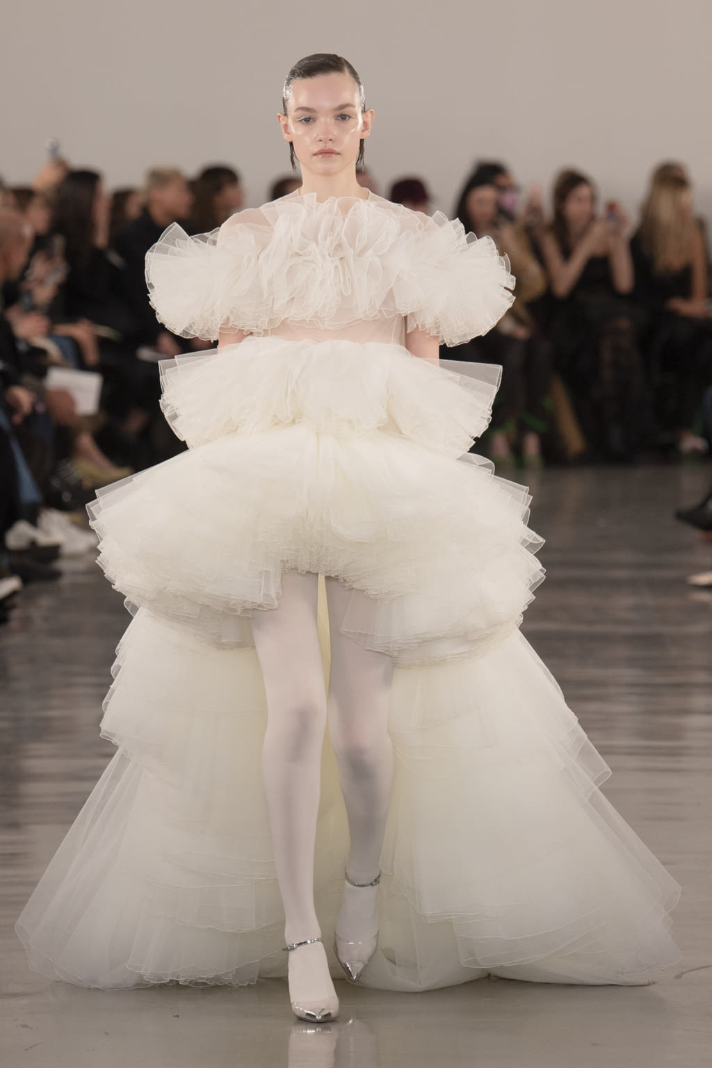Fashion Week Paris Fall/Winter 2022 look 56 from the Giambattista Valli collection 女装