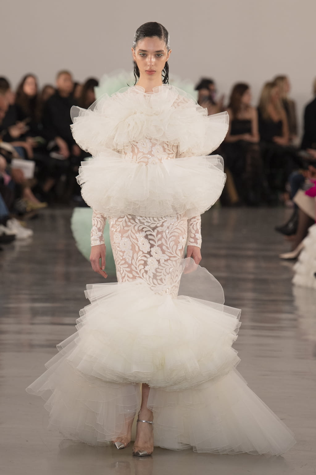 Fashion Week Paris Fall/Winter 2022 look 57 from the Giambattista Valli collection 女装