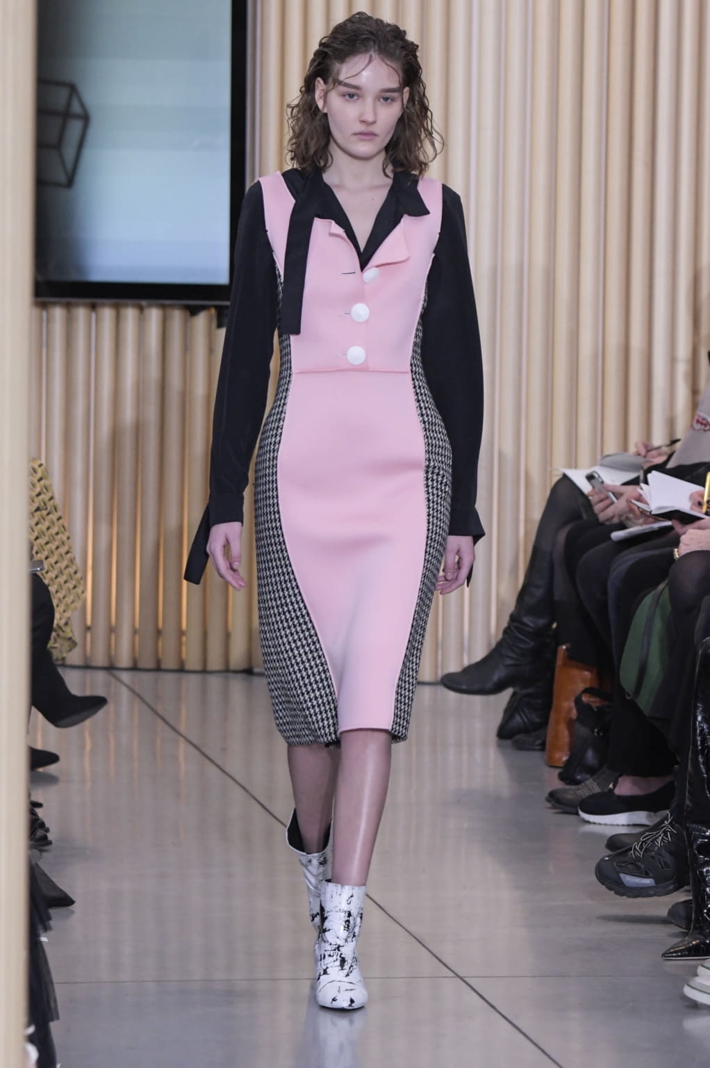 Fashion Week Milan Fall/Winter 2020 look 11 from the Gilberto Calzolari collection womenswear