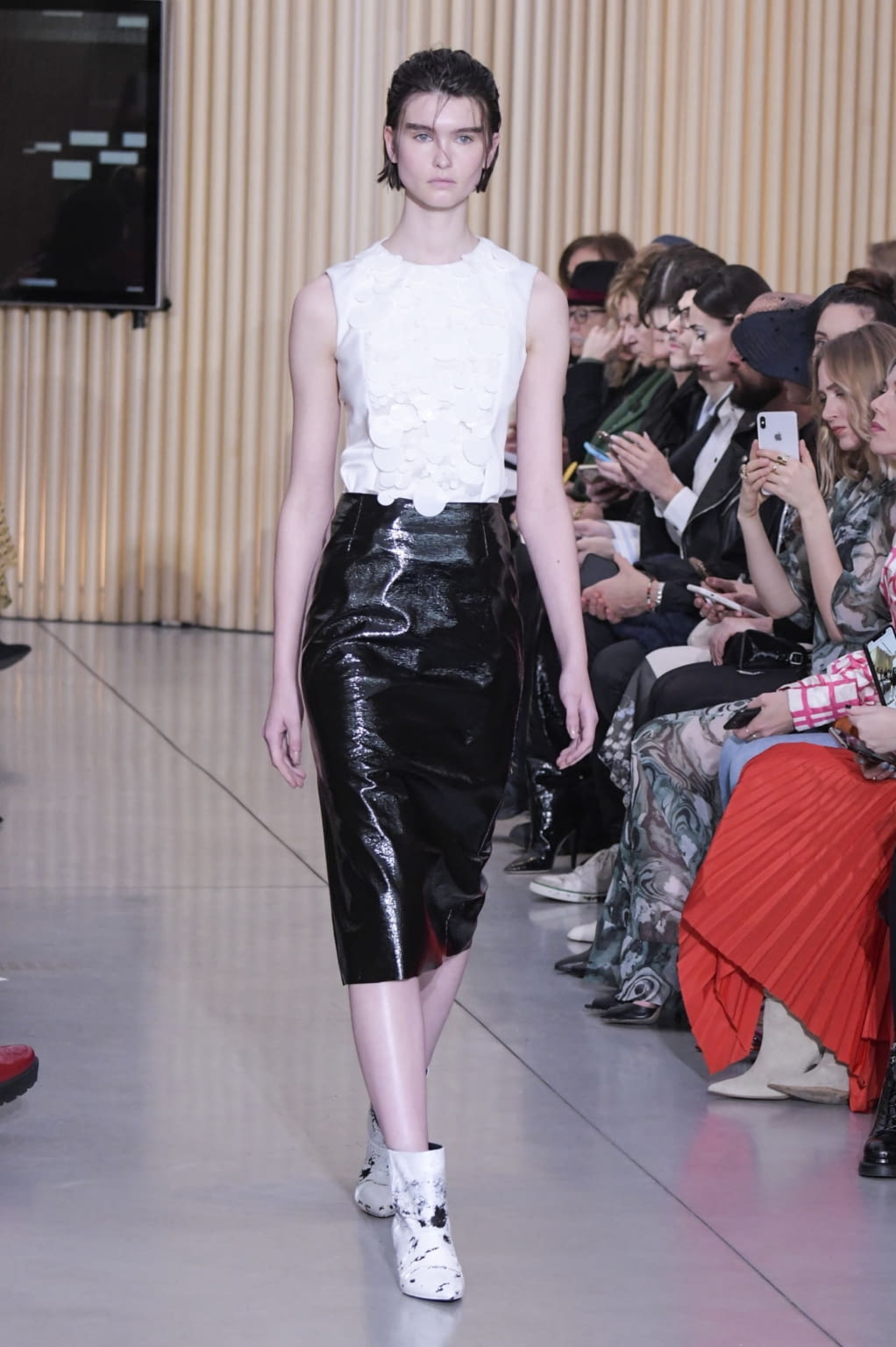 Fashion Week Milan Fall/Winter 2020 look 17 de la collection Gilberto Calzolari womenswear