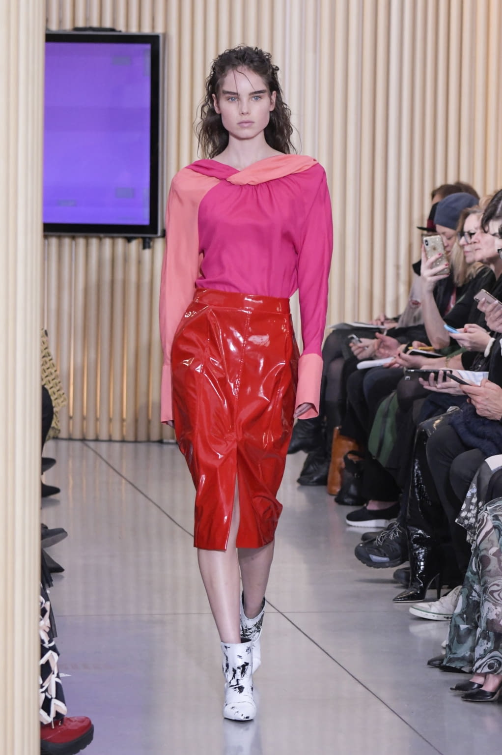 Fashion Week Milan Fall/Winter 2020 look 25 from the Gilberto Calzolari collection womenswear