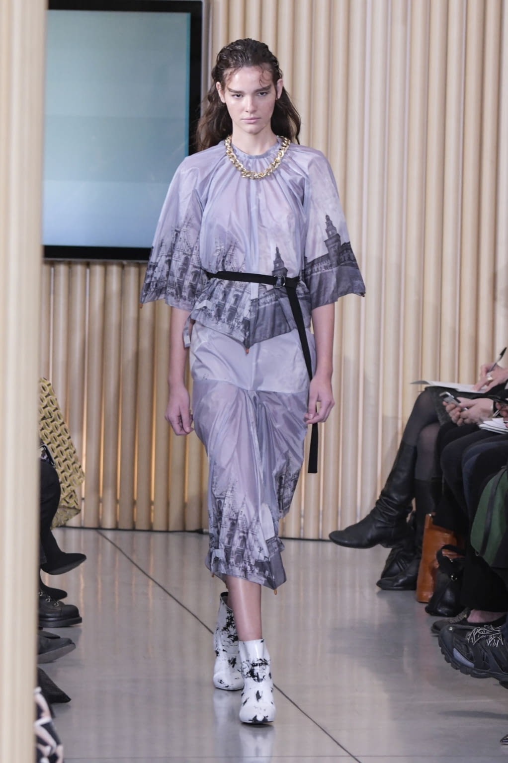 Fashion Week Milan Fall/Winter 2020 look 28 from the Gilberto Calzolari collection womenswear