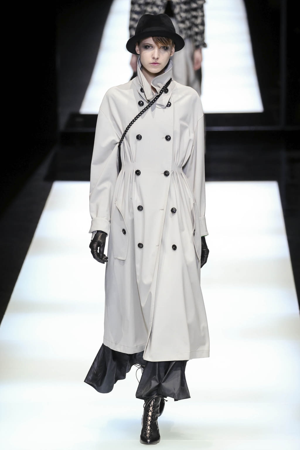 Fashion Week Milan Fall/Winter 2017 look 4 from the Giorgio Armani collection womenswear