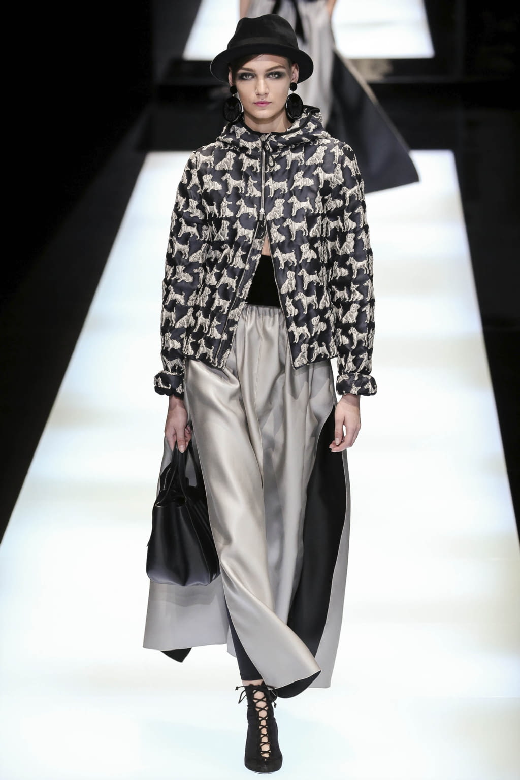 Fashion Week Milan Fall/Winter 2017 look 5 from the Giorgio Armani collection womenswear