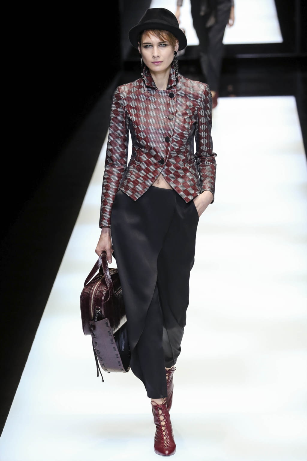 Fashion Week Milan Fall/Winter 2017 look 8 from the Giorgio Armani collection womenswear