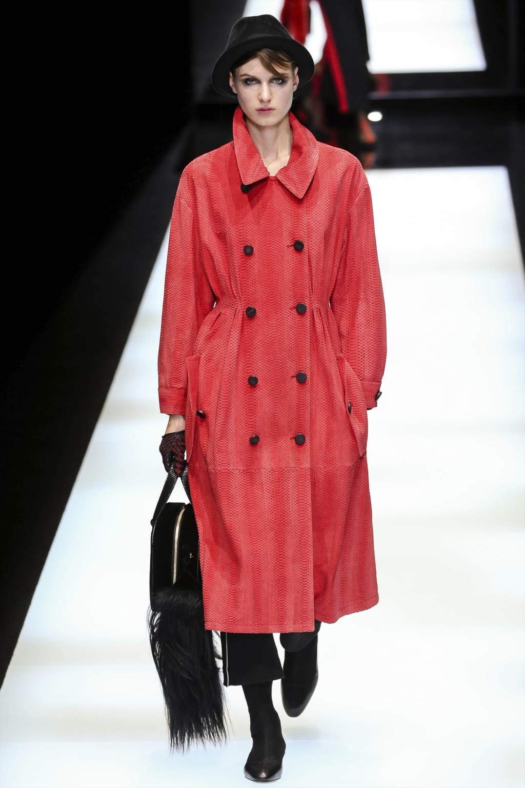 Fashion Week Milan Fall/Winter 2017 look 13 de la collection Giorgio Armani womenswear