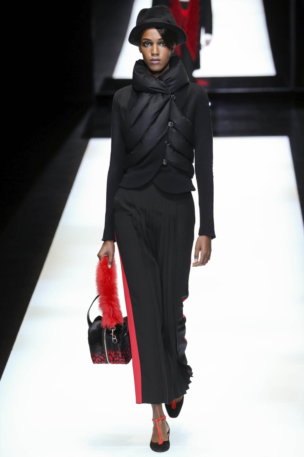 Fashion Week Milan Fall/Winter 2017 look 14 from the Giorgio Armani collection 女装