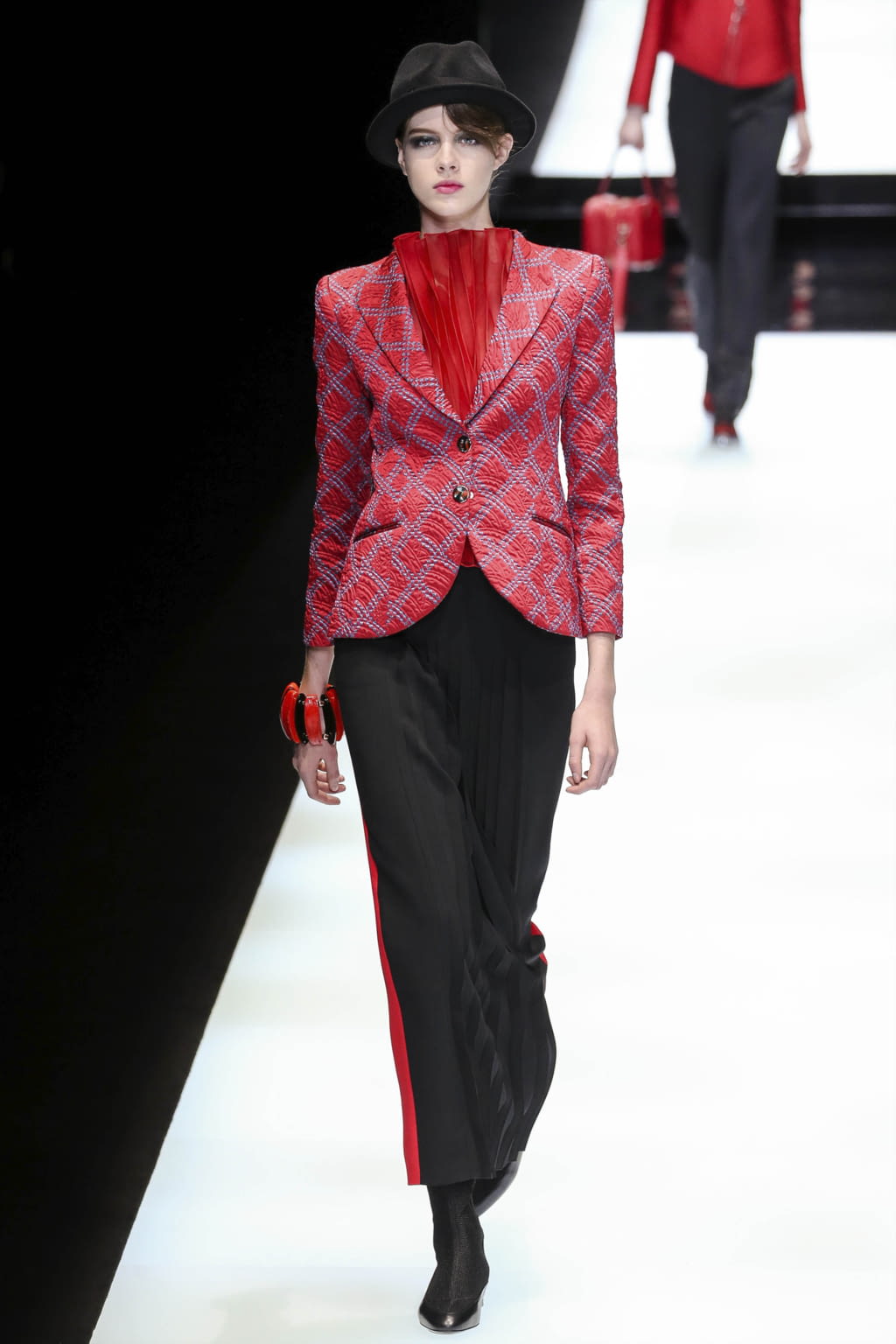 Fashion Week Milan Fall/Winter 2017 look 17 from the Giorgio Armani collection 女装