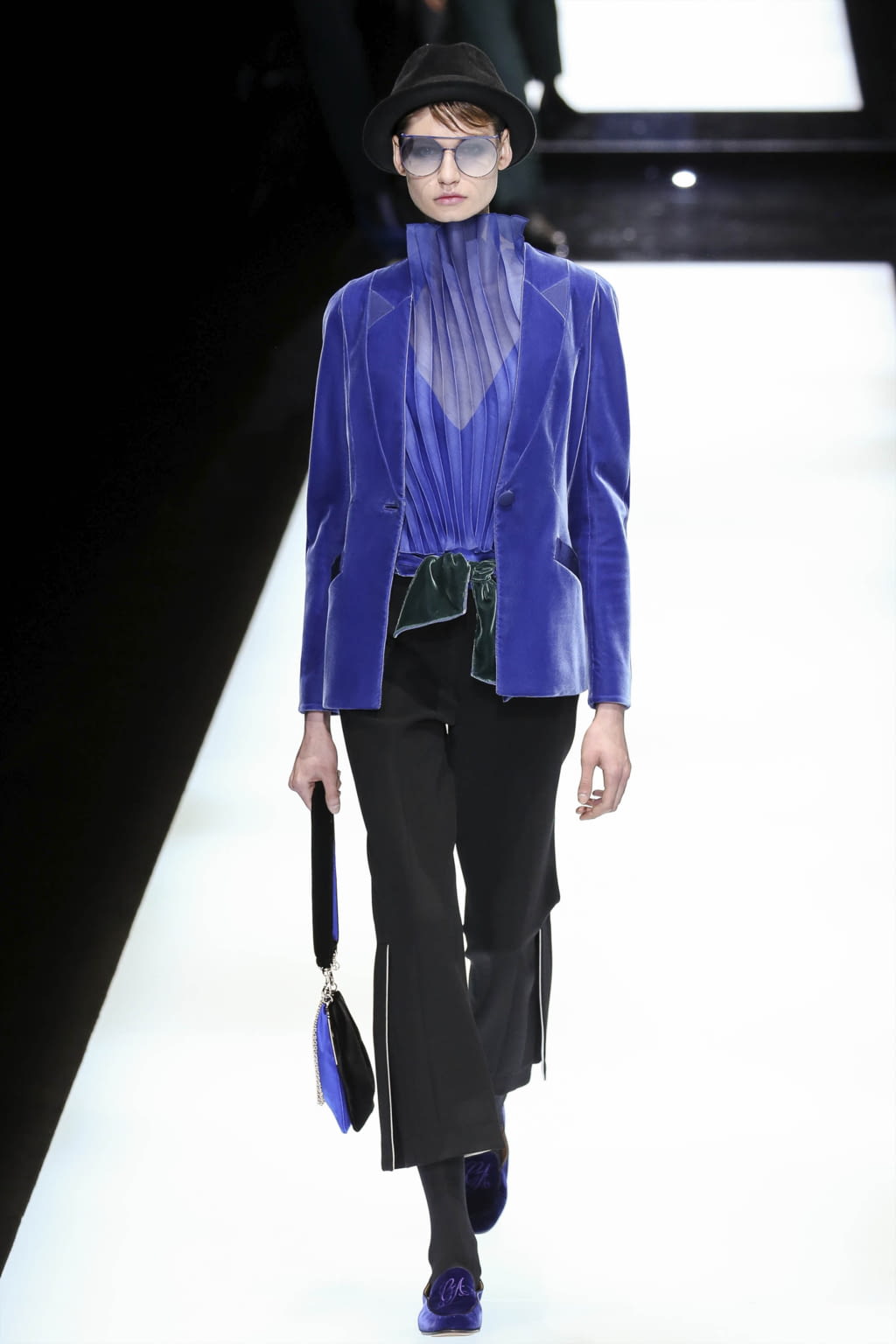 Fashion Week Milan Fall/Winter 2017 look 34 from the Giorgio Armani collection womenswear