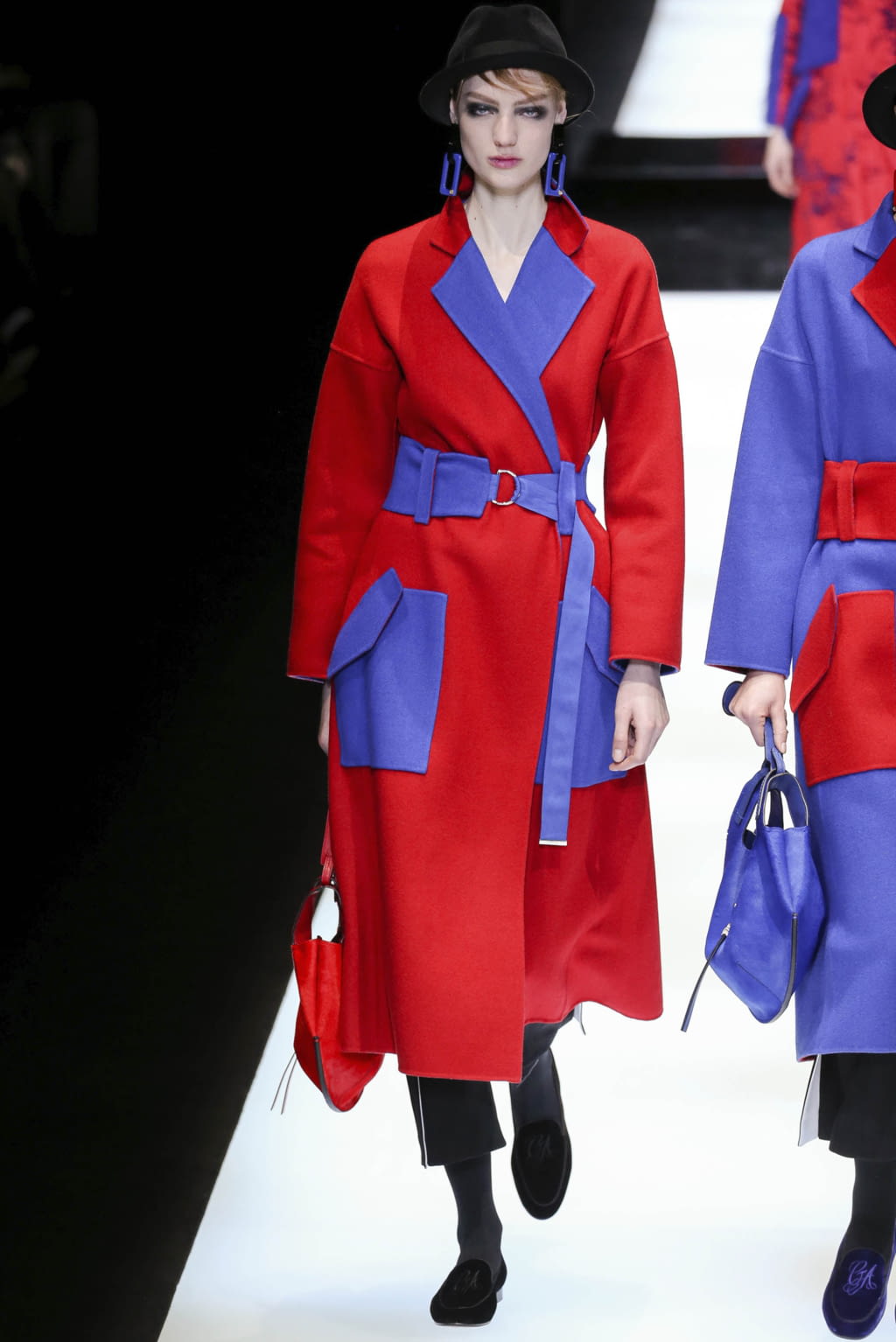 Fashion Week Milan Fall/Winter 2017 look 40 from the Giorgio Armani collection womenswear