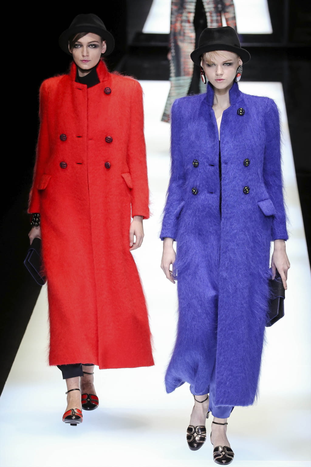 Fashion Week Milan Fall/Winter 2017 look 42 from the Giorgio Armani collection womenswear