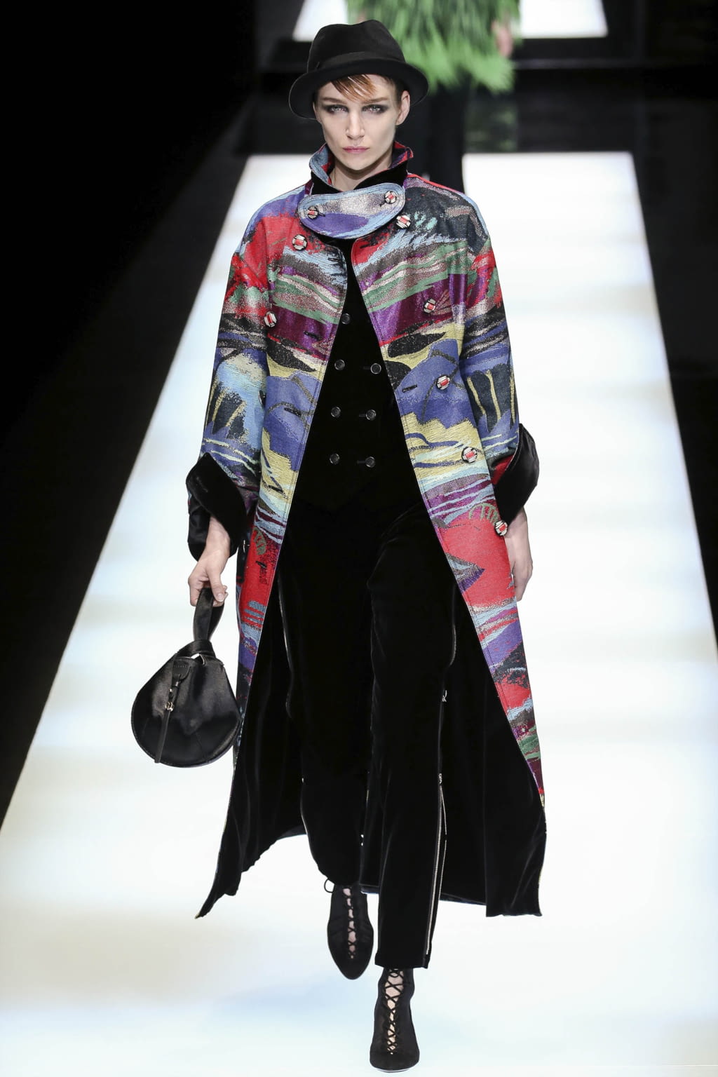 Fashion Week Milan Fall/Winter 2017 look 52 de la collection Giorgio Armani womenswear