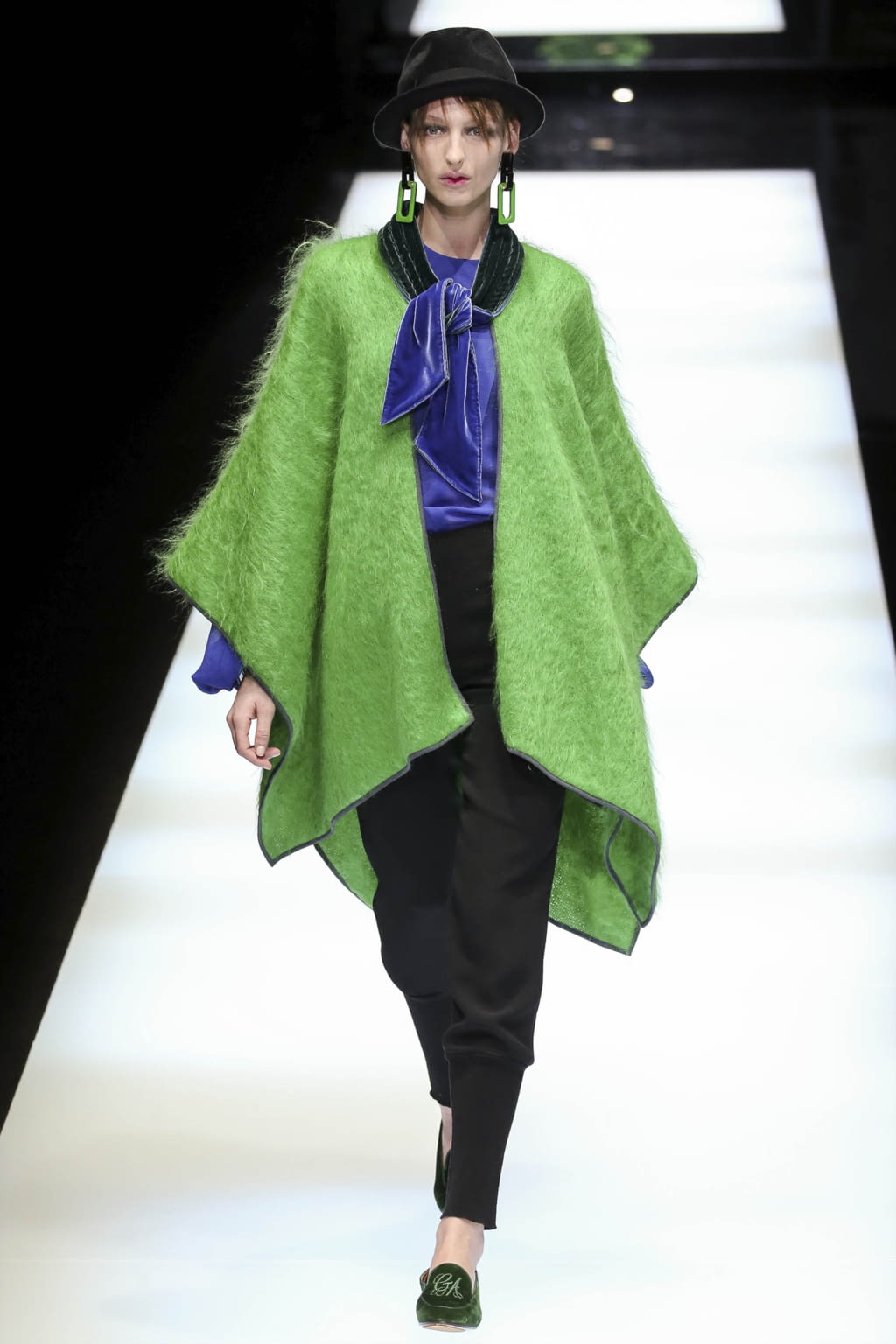 Fashion Week Milan Fall/Winter 2017 look 54 from the Giorgio Armani collection womenswear