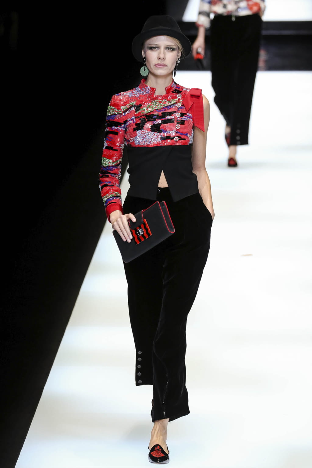 Fashion Week Milan Fall/Winter 2017 look 71 from the Giorgio Armani collection womenswear