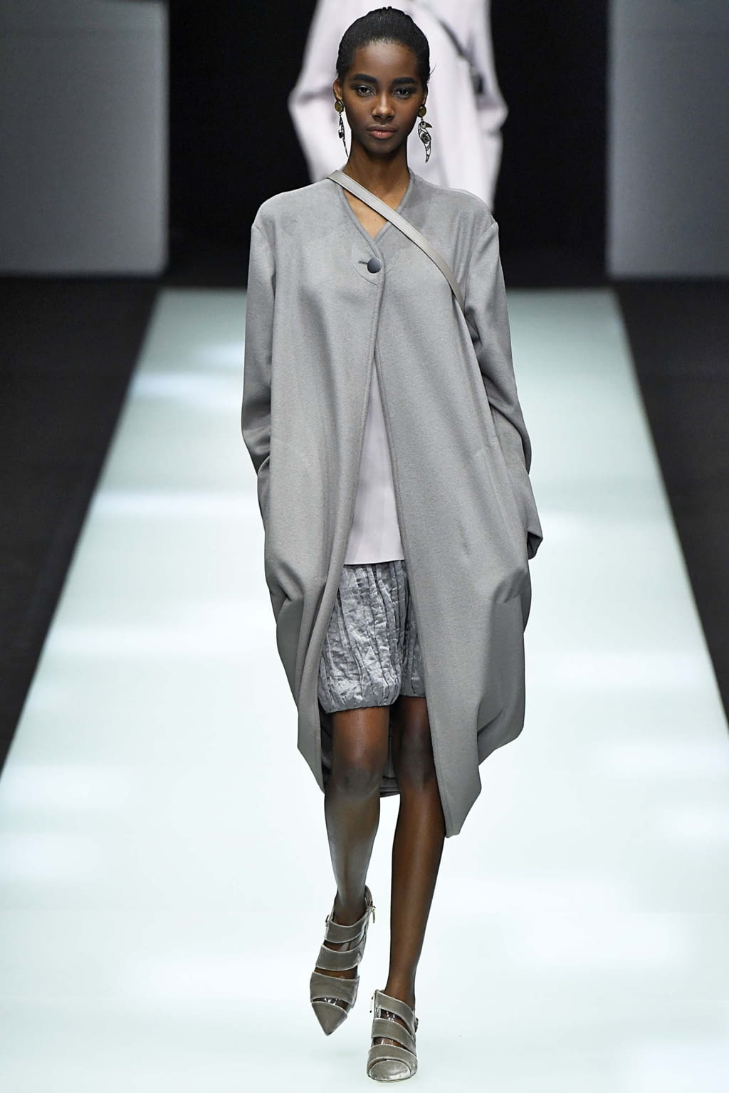 Fashion Week Milan Fall/Winter 2018 look 3 from the Giorgio Armani collection 女装