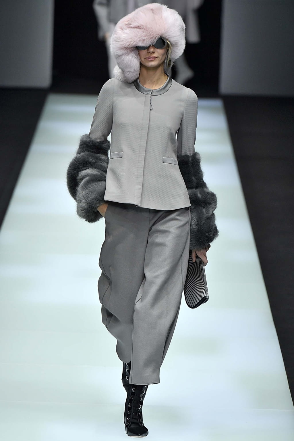 Fashion Week Milan Fall/Winter 2018 look 8 from the Giorgio Armani collection 女装