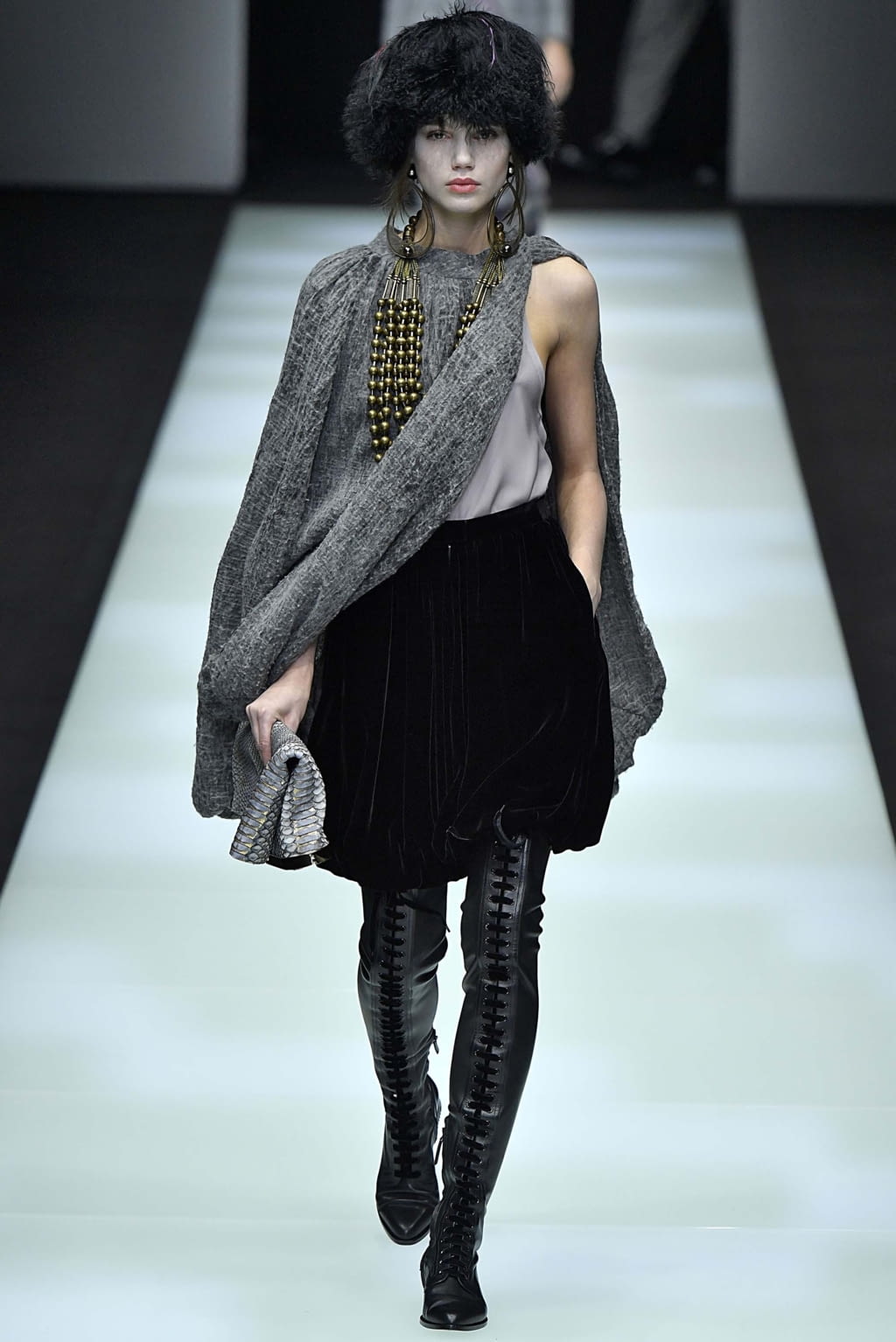 Fashion Week Milan Fall/Winter 2018 look 16 from the Giorgio Armani collection womenswear