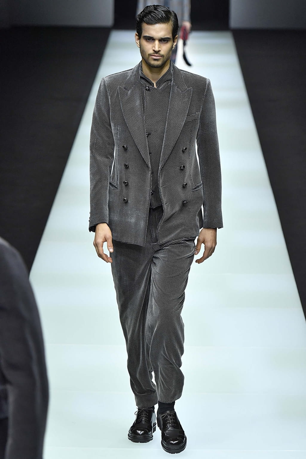 Fashion Week Milan Fall/Winter 2018 look 22 from the Giorgio Armani collection womenswear