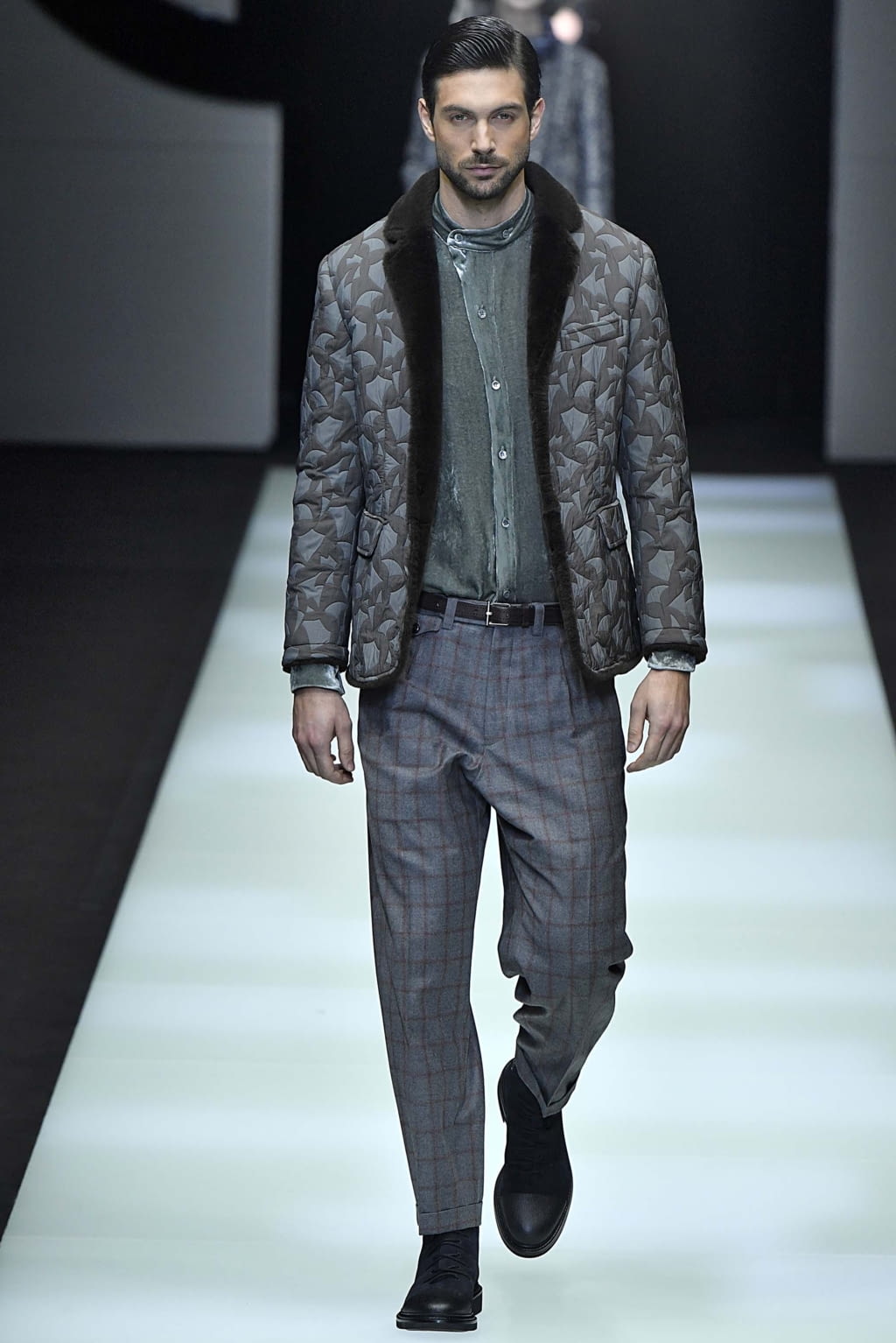 Fashion Week Milan Fall/Winter 2018 look 26 de la collection Giorgio Armani womenswear