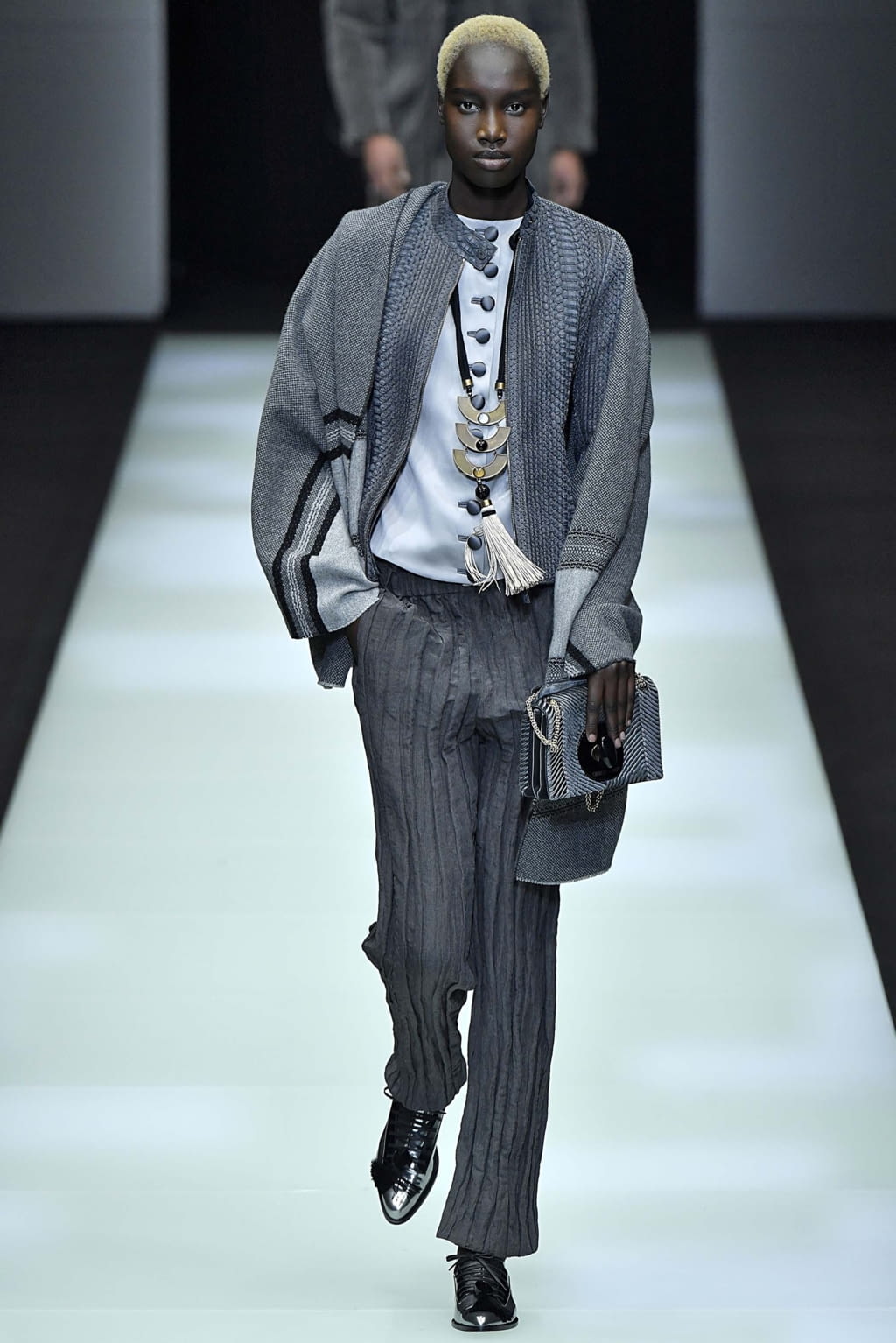 Fashion Week Milan Fall/Winter 2018 look 28 from the Giorgio Armani collection womenswear