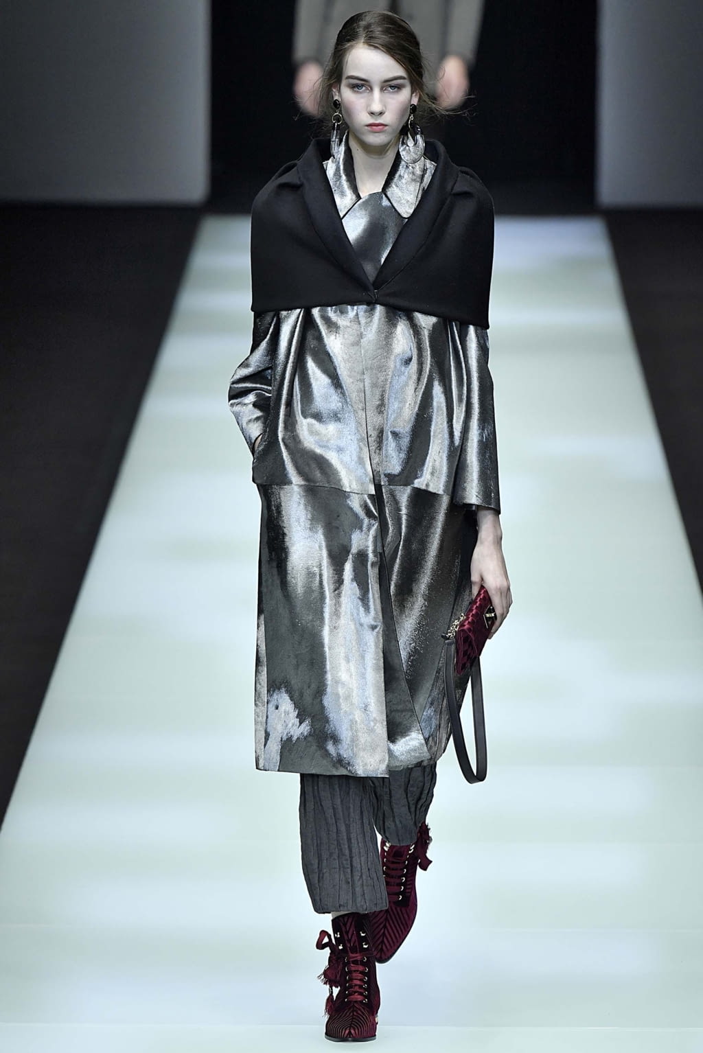 Fashion Week Milan Fall/Winter 2018 look 30 from the Giorgio Armani collection womenswear