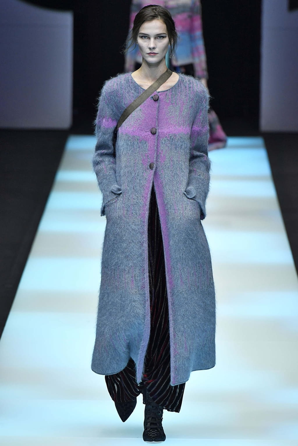 Fashion Week Milan Fall/Winter 2018 look 33 from the Giorgio Armani collection 女装