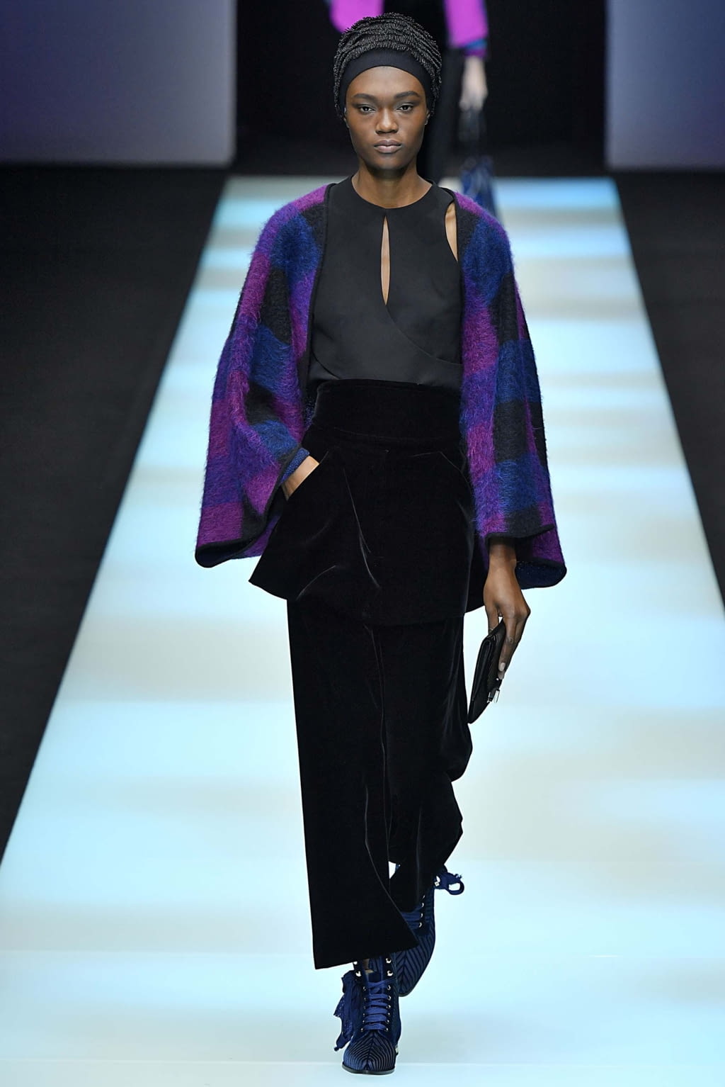 Fashion Week Milan Fall/Winter 2018 look 39 de la collection Giorgio Armani womenswear