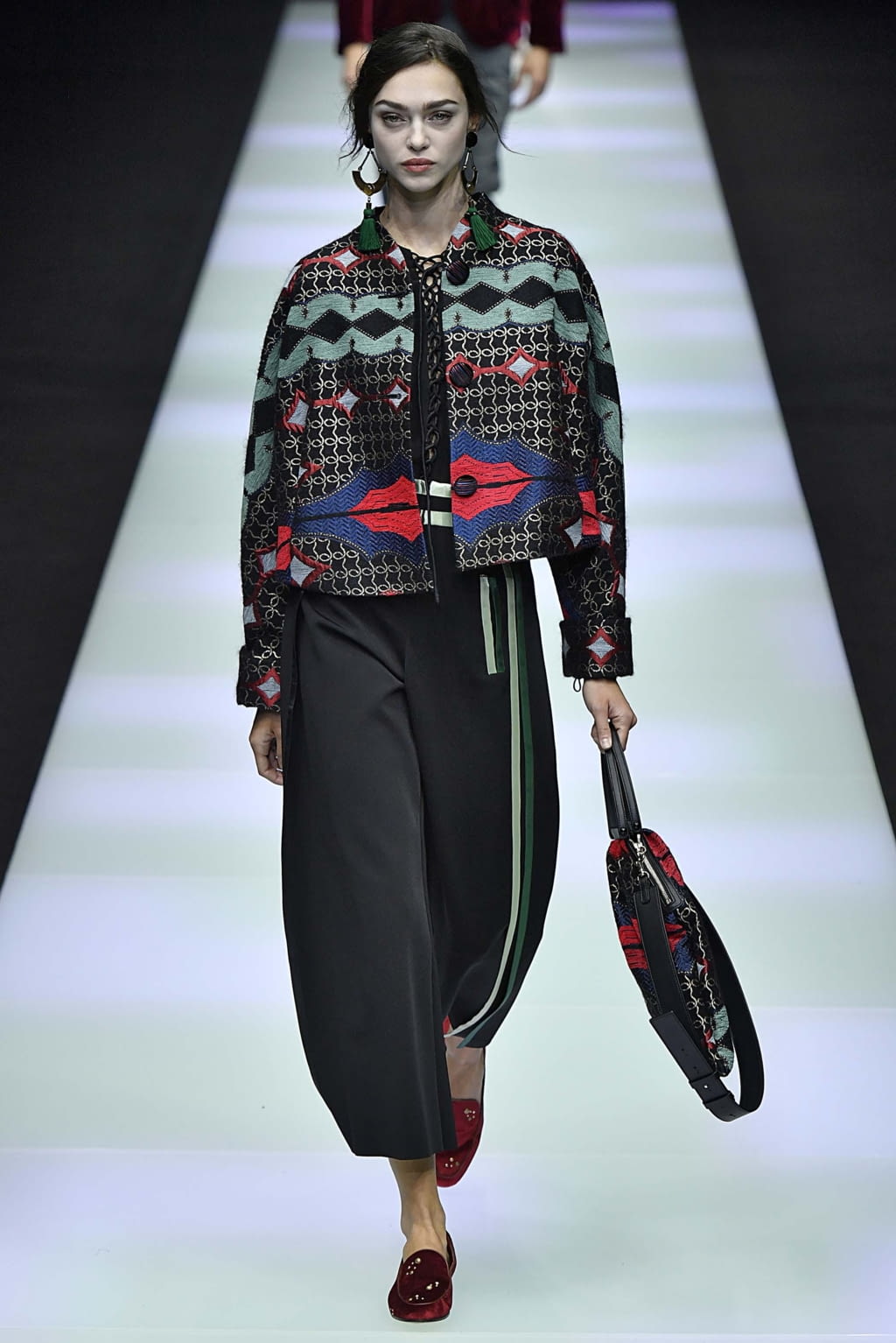 Fashion Week Milan Fall/Winter 2018 look 65 from the Giorgio Armani collection womenswear