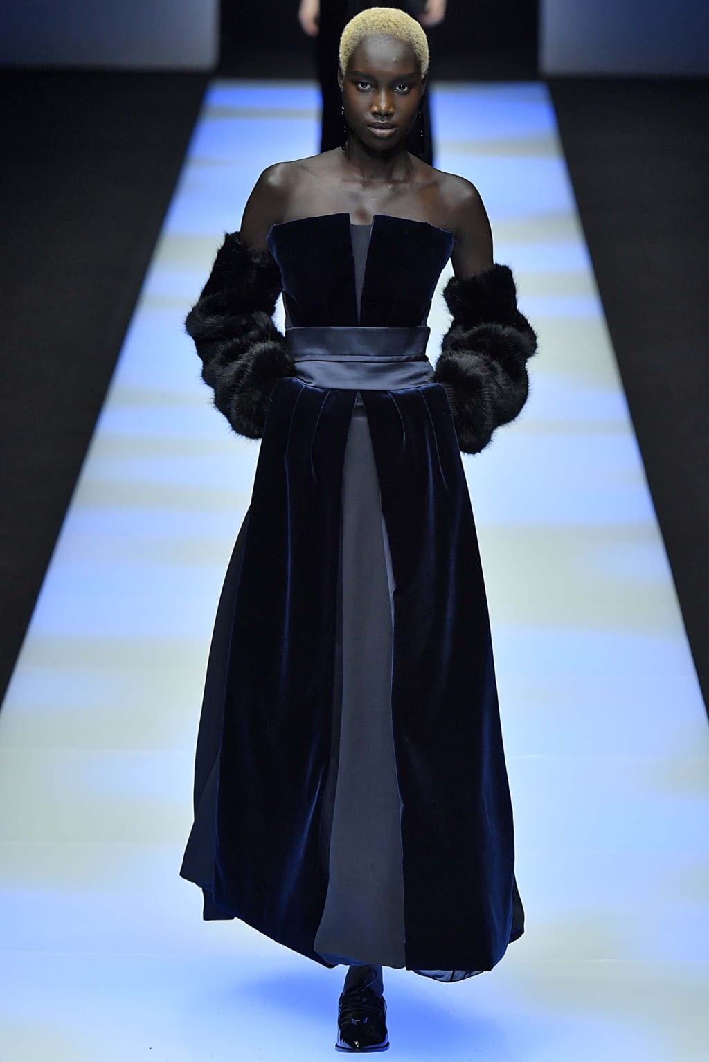 Fashion Week Milan Fall/Winter 2018 look 83 de la collection Giorgio Armani womenswear