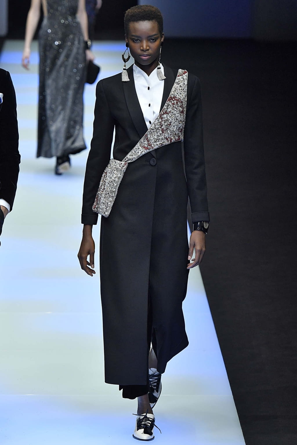 Fashion Week Milan Fall/Winter 2018 look 92 de la collection Giorgio Armani womenswear