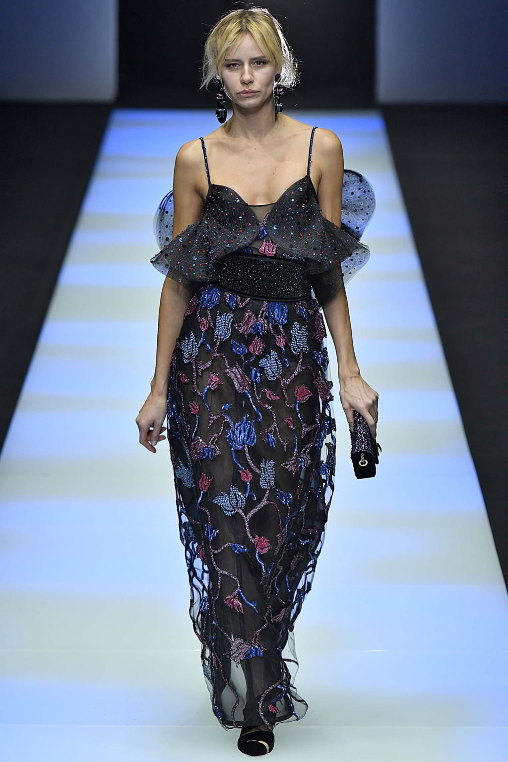 Fashion Week Milan Fall/Winter 2018 look 95 from the Giorgio Armani collection womenswear