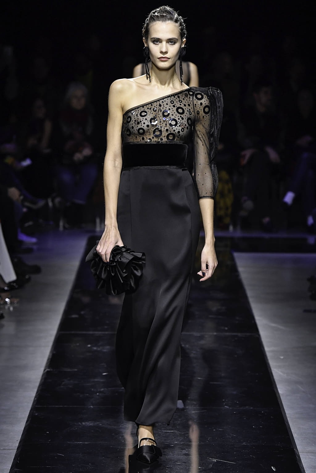 Fashion Week Milan Fall/Winter 2019 look 100 de la collection Giorgio Armani womenswear