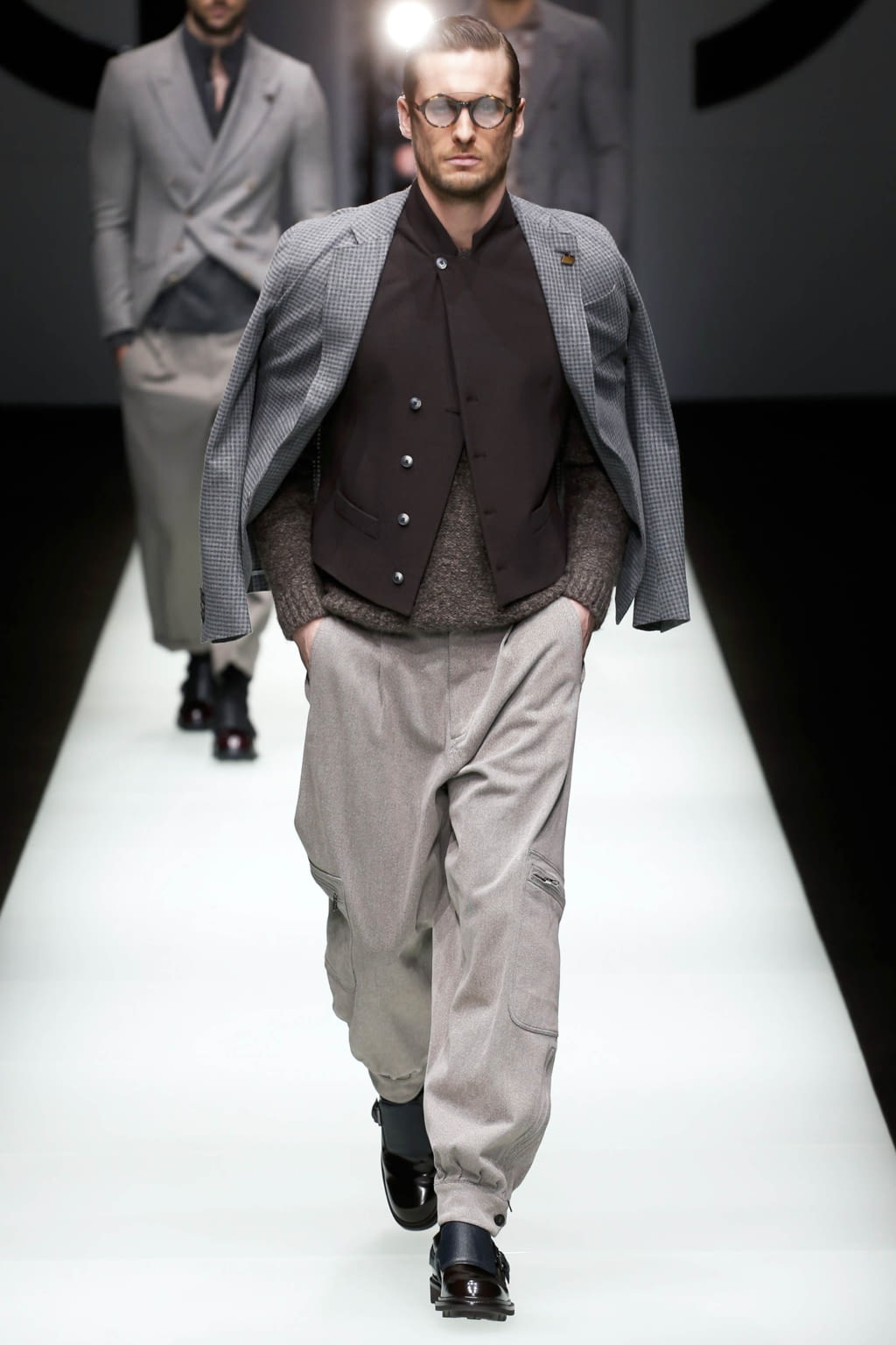 Fashion Week Milan Fall/Winter 2018 look 1 de la collection Giorgio Armani menswear