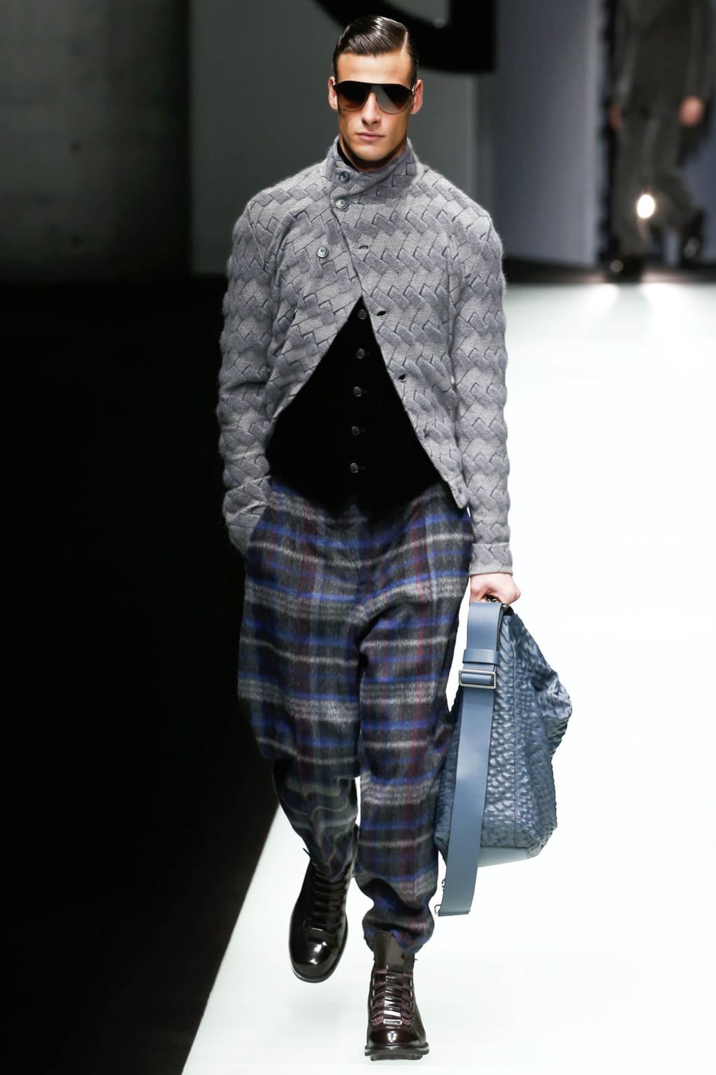 Fashion Week Milan Fall/Winter 2018 look 12 de la collection Giorgio Armani menswear