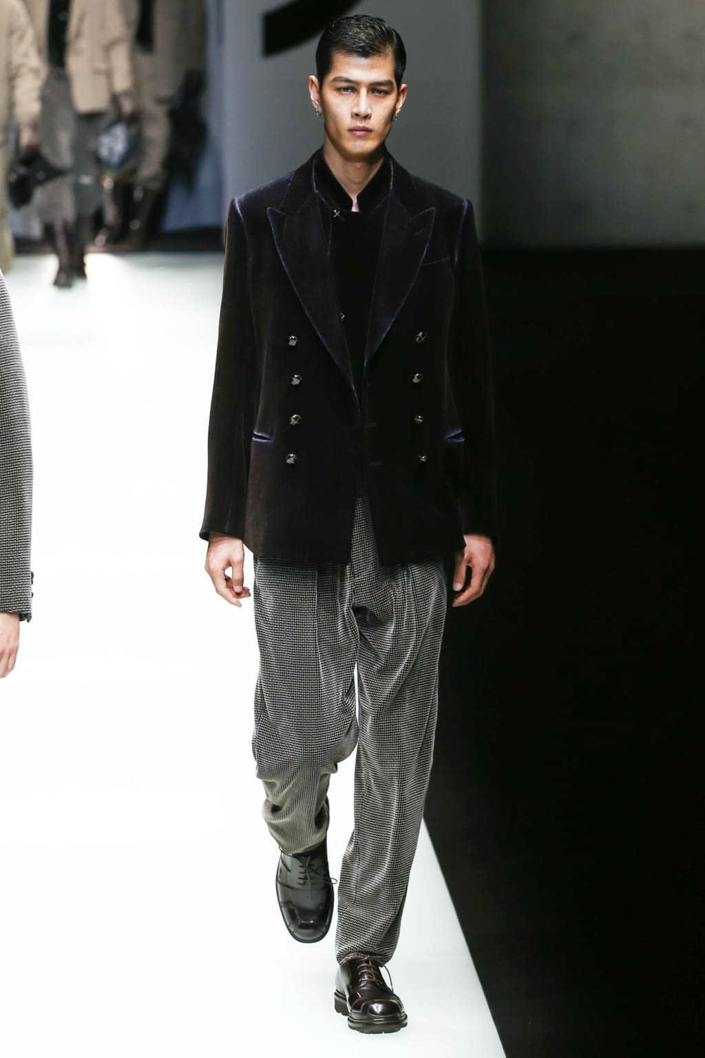 Fashion Week Milan Fall/Winter 2018 look 15 de la collection Giorgio Armani menswear