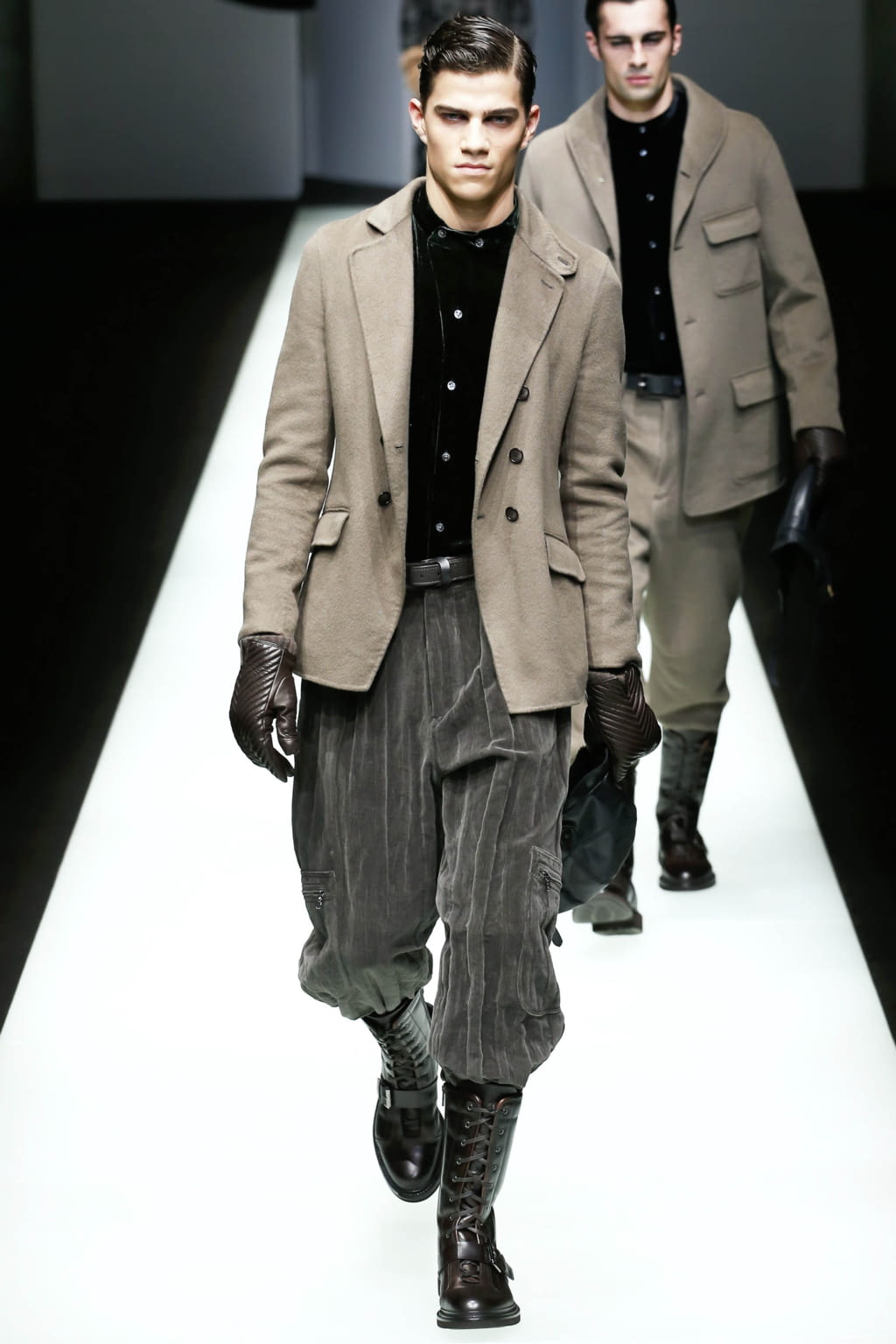 Fashion Week Milan Fall/Winter 2018 look 16 from the Giorgio Armani collection menswear