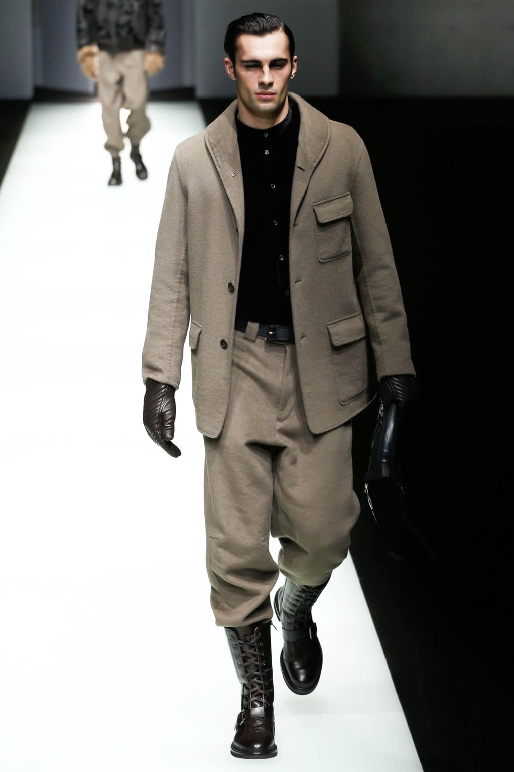 Fashion Week Milan Fall/Winter 2018 look 17 from the Giorgio Armani collection menswear