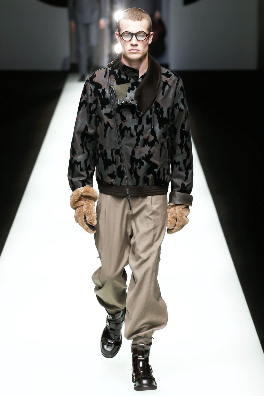Fashion Week Milan Fall/Winter 2018 look 18 de la collection Giorgio Armani menswear