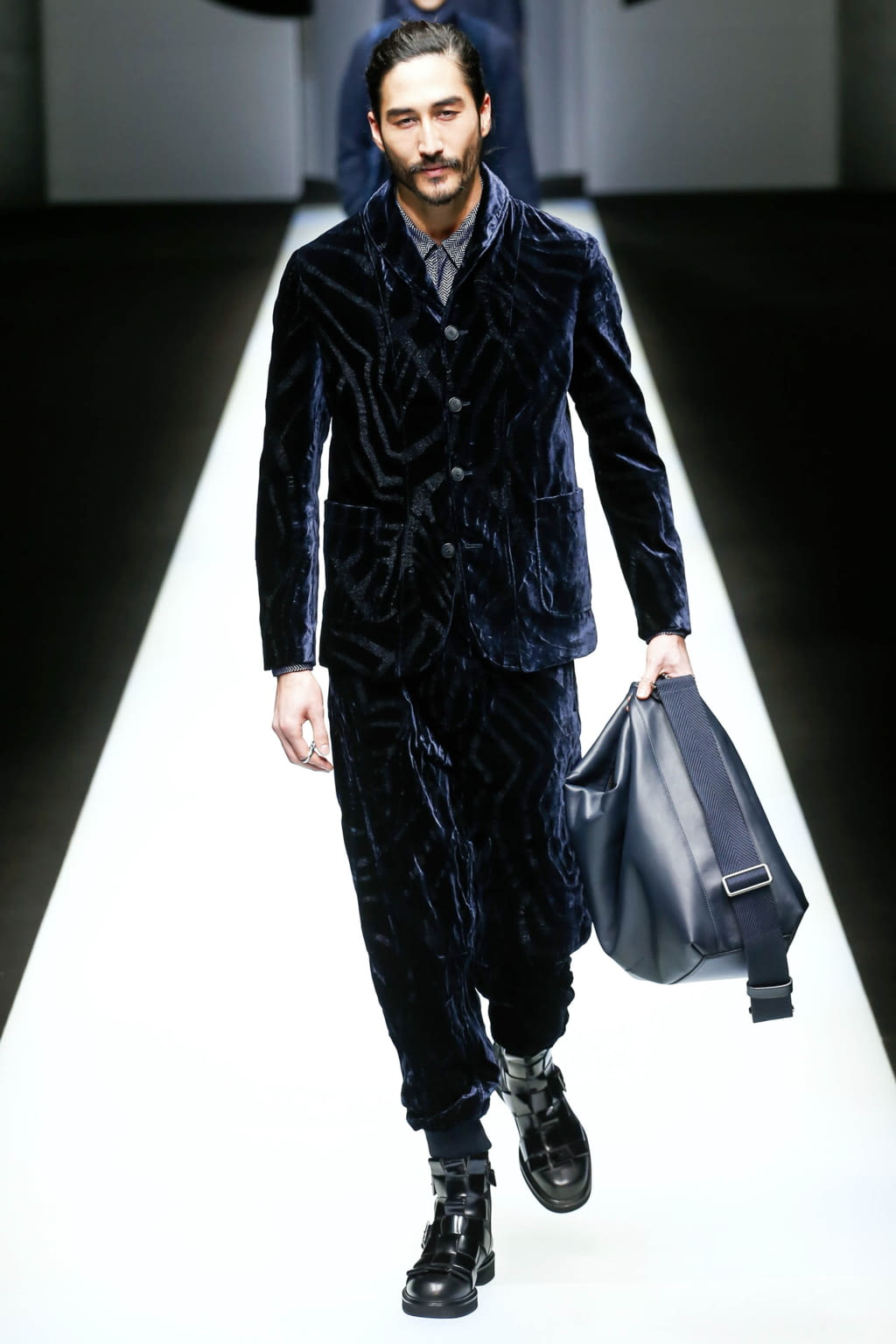 Fashion Week Milan Fall/Winter 2018 look 28 de la collection Giorgio Armani menswear