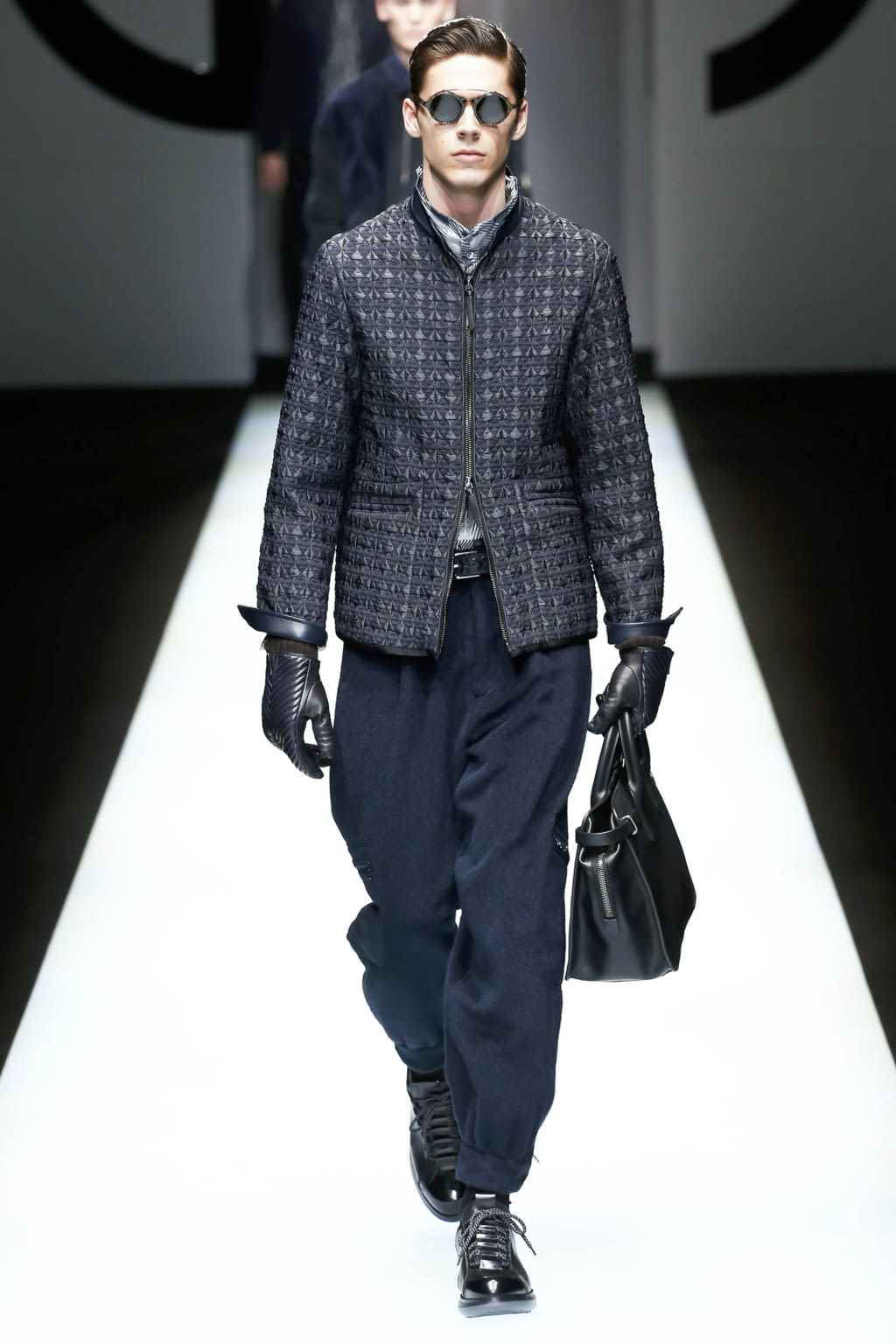 Fashion Week Milan Fall/Winter 2018 look 32 de la collection Giorgio Armani menswear