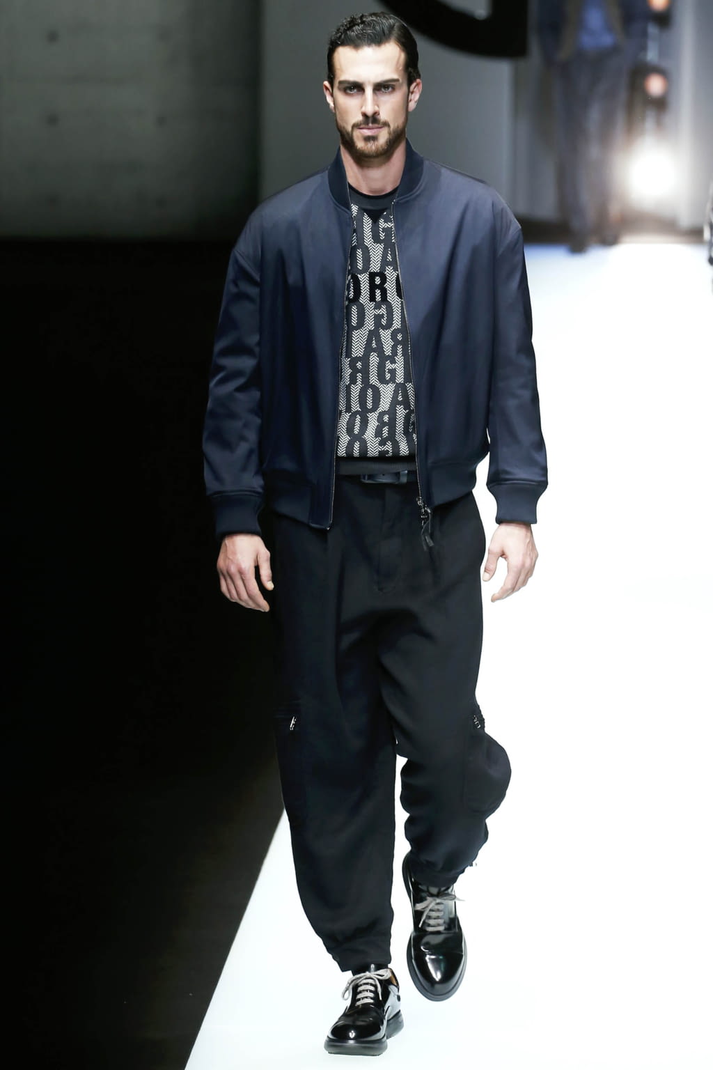 Fashion Week Milan Fall/Winter 2018 look 34 de la collection Giorgio Armani menswear