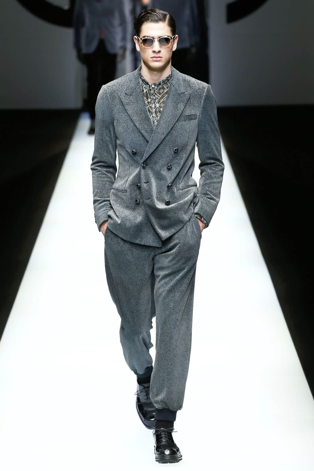 Fashion Week Milan Fall/Winter 2018 look 78 from the Giorgio Armani collection menswear