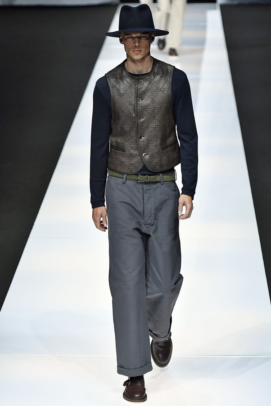 Fashion Week Milan Spring/Summer 2019 look 2 from the Giorgio Armani collection 男装