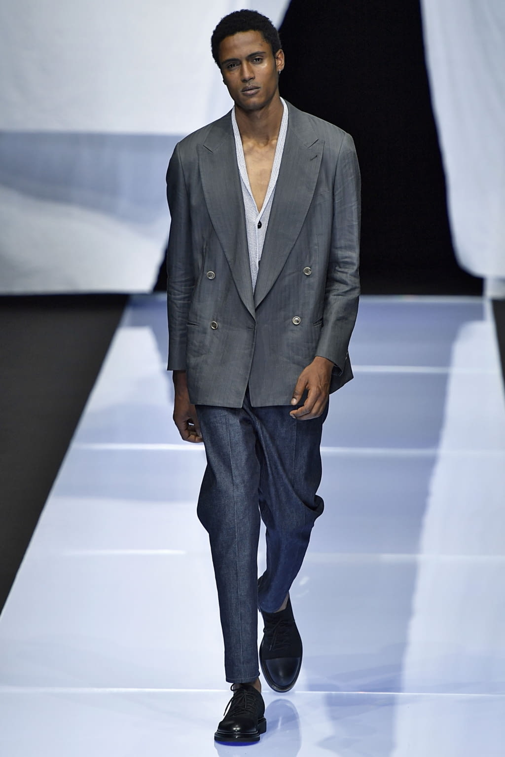 Fashion Week Milan Spring/Summer 2019 look 22 de la collection Giorgio Armani menswear